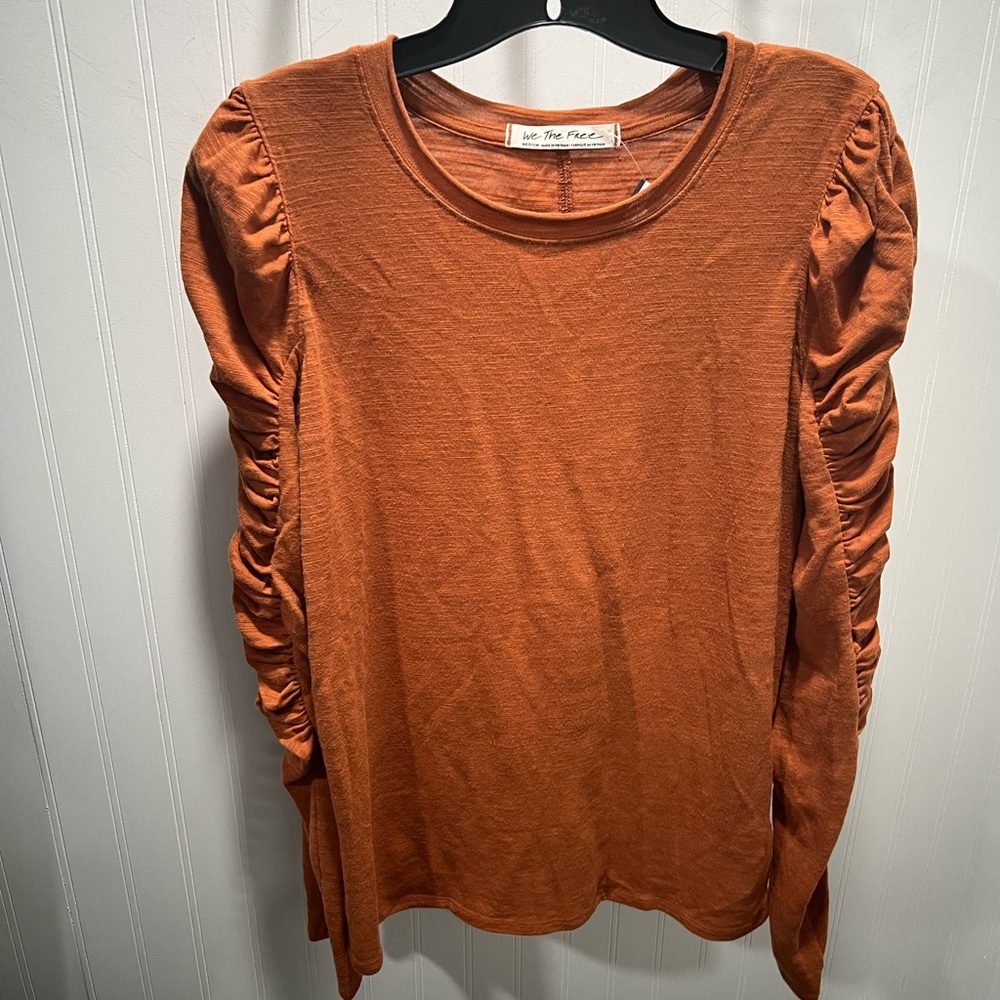 We The People Women's Rust Orange Puff Ruched Sleeve Top - Picture 1 of 4